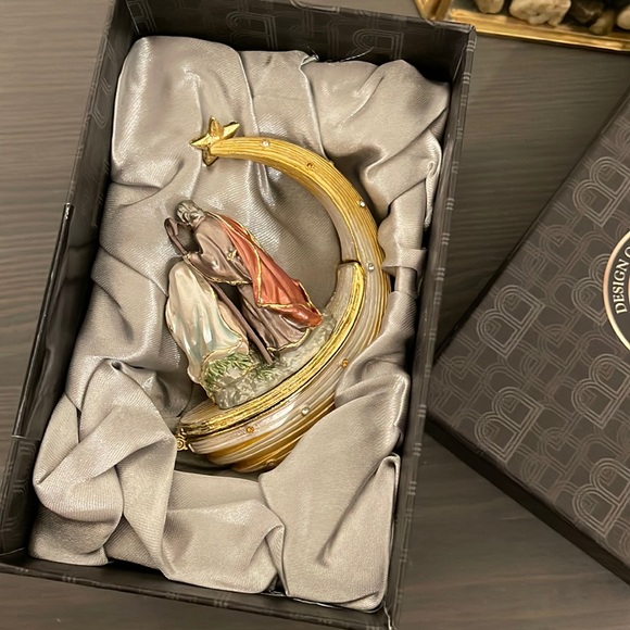 NEW✨Museum Of the Bible "Christmas Nativity Scene" Trinket Box - Picture 7 of 9